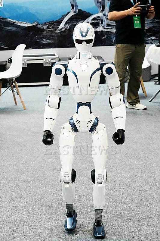 Unitree R1 Humanoid Robot