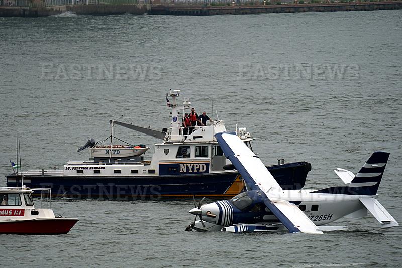 Seaplane Makes Crash Landing In New York City`s East River