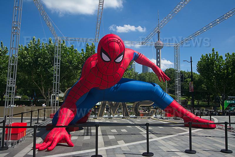 Large Spider-man Ballon At White Magnolia Plaza