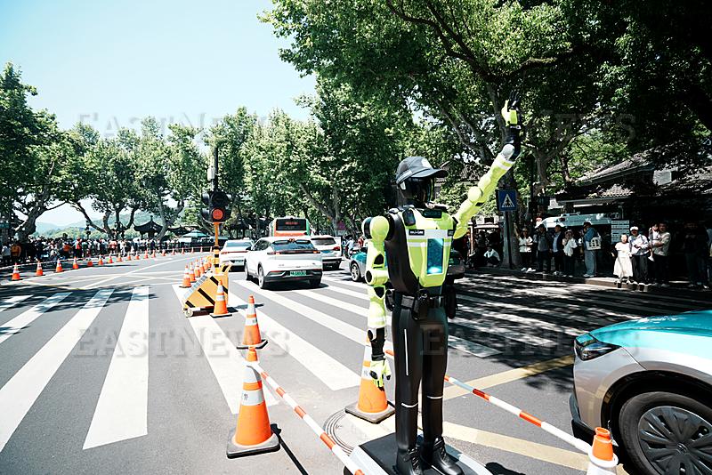 Robot Traffic Police in Hangzhou