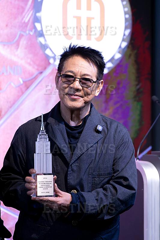 Jet Li visits the Empire State Building