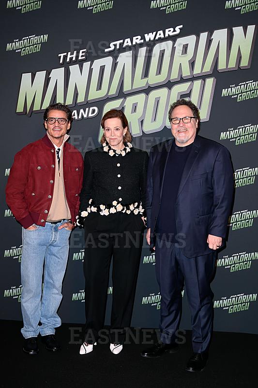 PARIS : The MANDALORIAN and GROGU Premiere